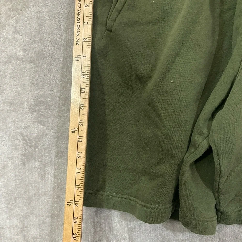 Nike‎ Sportswear Club Graphic Shorts Men Small  Green Fleece Swoosh Active Gym
